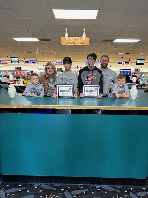 Upper division handicap winner Harper Hoover scratch winner Anthony Knecht. Upper division handicap winner Harper Hoover scratch winner Anthony Knecht.